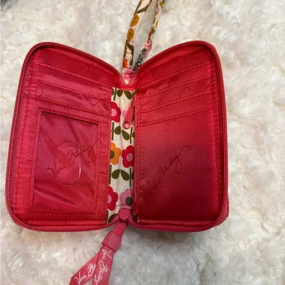 Vera Bradley Women’s Wristlet Wallet in “Folkloric” Pattern - Picture 6 of 7